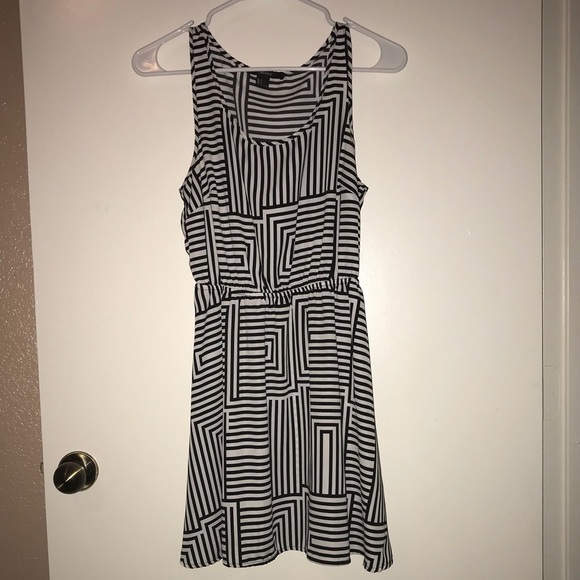 Forever 21 Dresses & Skirts - Forever 21 geometric patterned dress